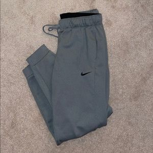 nike thermal cuffed sweatpants jogger style